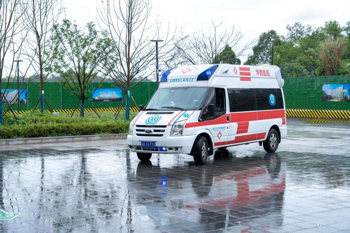 大運會醫療服務演練 移動CT車、5G救護車與體檢車協同亮相