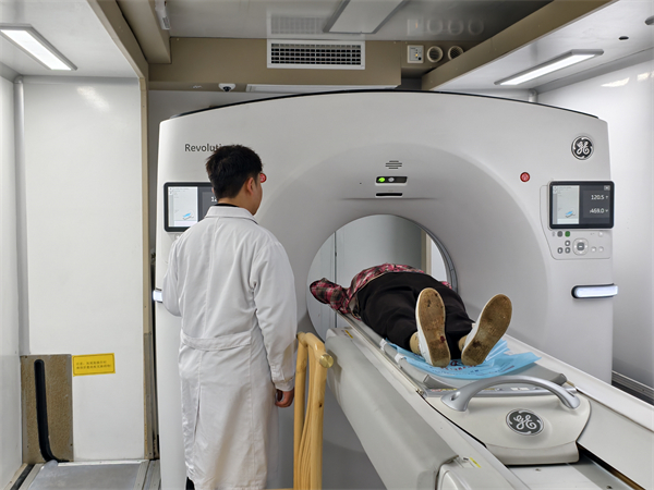 移動CT車 市級免費醫療服務溫暖人心